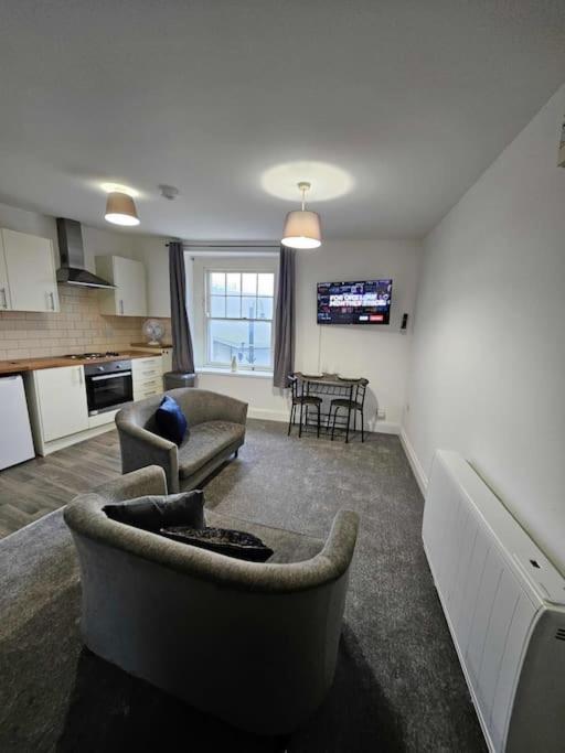 Fully Equipped Kitchen, Double Room Neath Luaran gambar